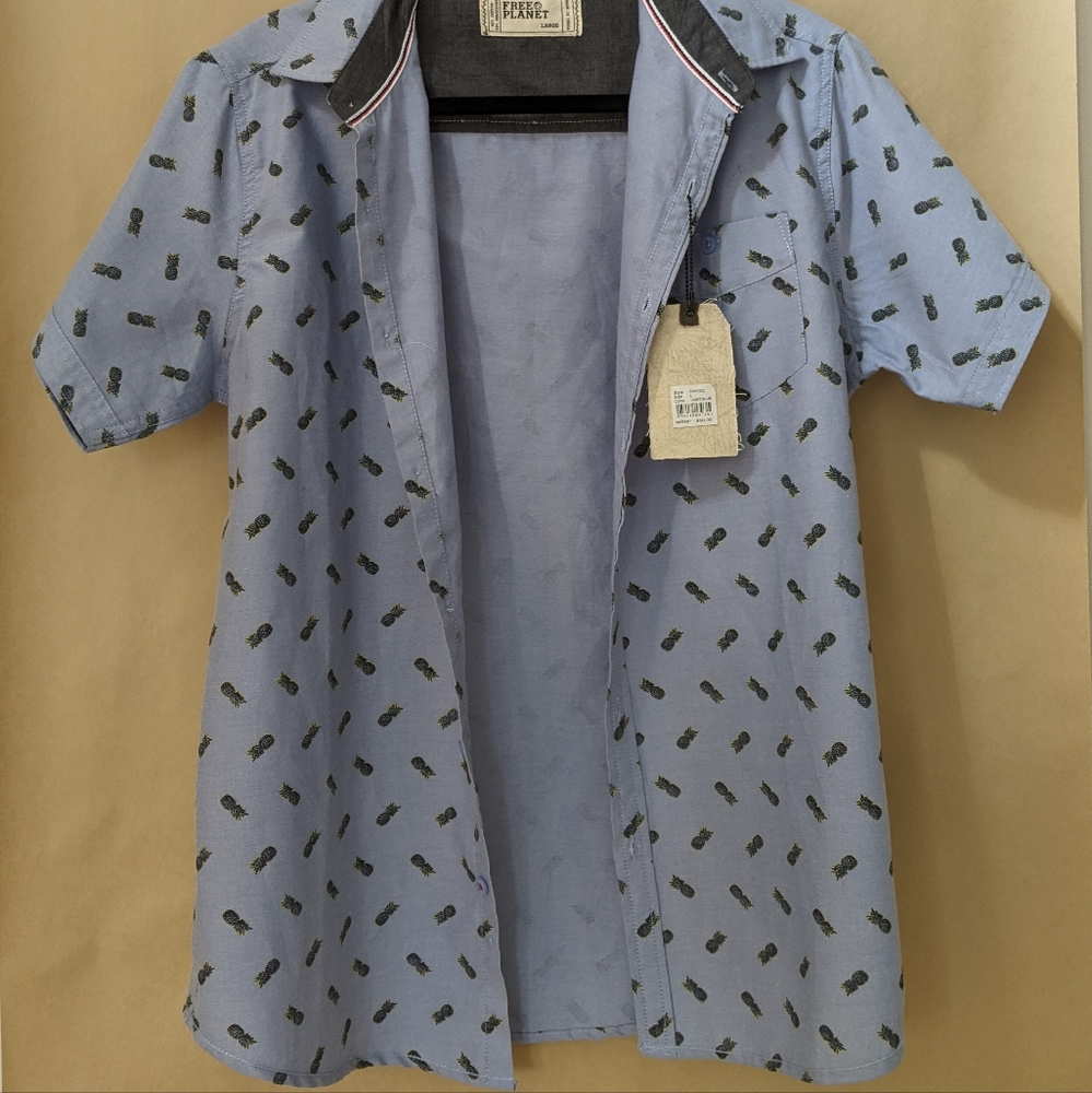 Short sleeve blue button up, pineapple print. Free Planet: men's Large. - Picture 11 of 12